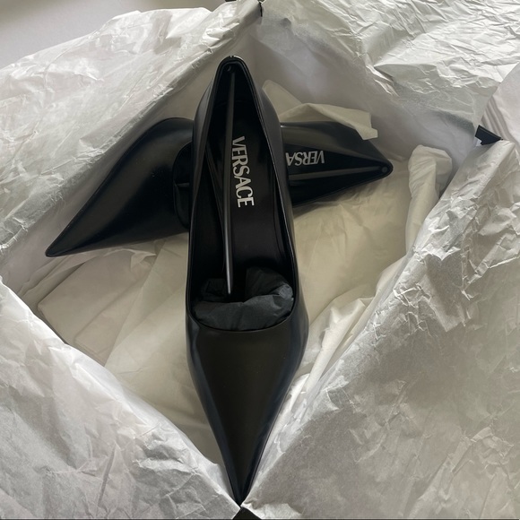 Versace Black Leather Pumps - Picture 4 of 6